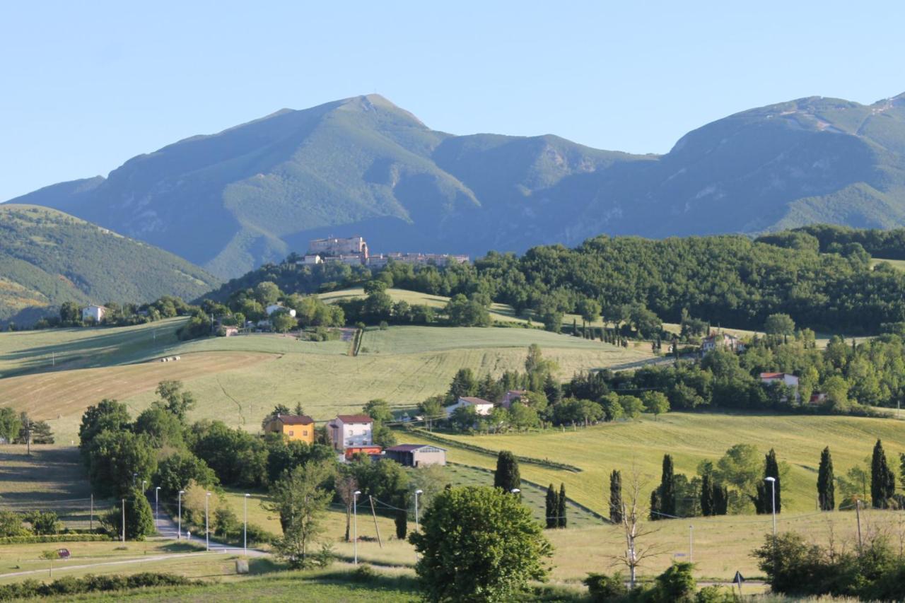 Ferienwohnung Mansarda Viti - Sguardo Su Frontone - Exterior foto