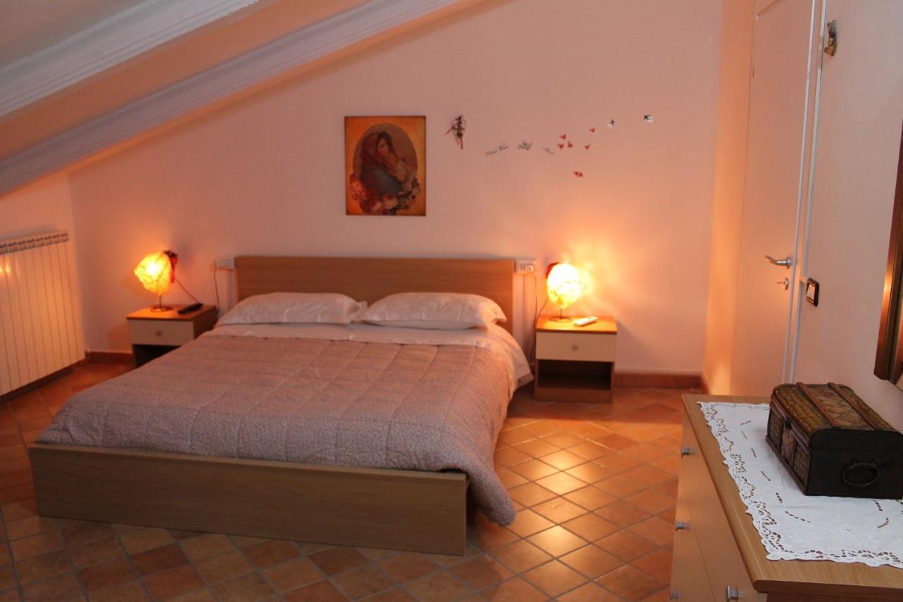 Ferienwohnung Mansarda Viti - Sguardo Su Frontone - Exterior foto