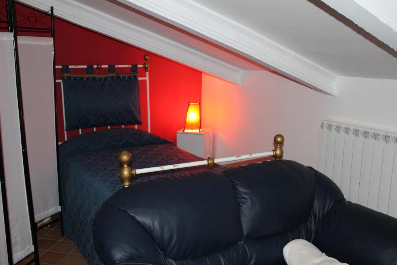 Ferienwohnung Mansarda Viti - Sguardo Su Frontone - Exterior foto