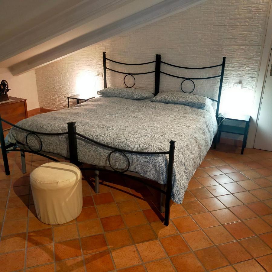 Ferienwohnung Mansarda Viti - Sguardo Su Frontone - Exterior foto
