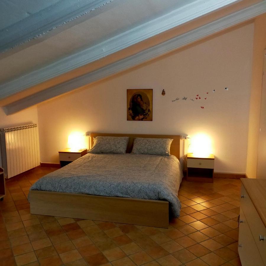 Ferienwohnung Mansarda Viti - Sguardo Su Frontone - Exterior foto