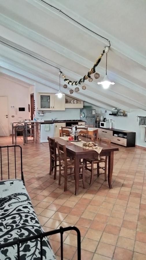 Ferienwohnung Mansarda Viti - Sguardo Su Frontone - Exterior foto