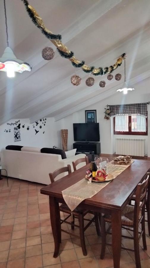 Ferienwohnung Mansarda Viti - Sguardo Su Frontone - Exterior foto