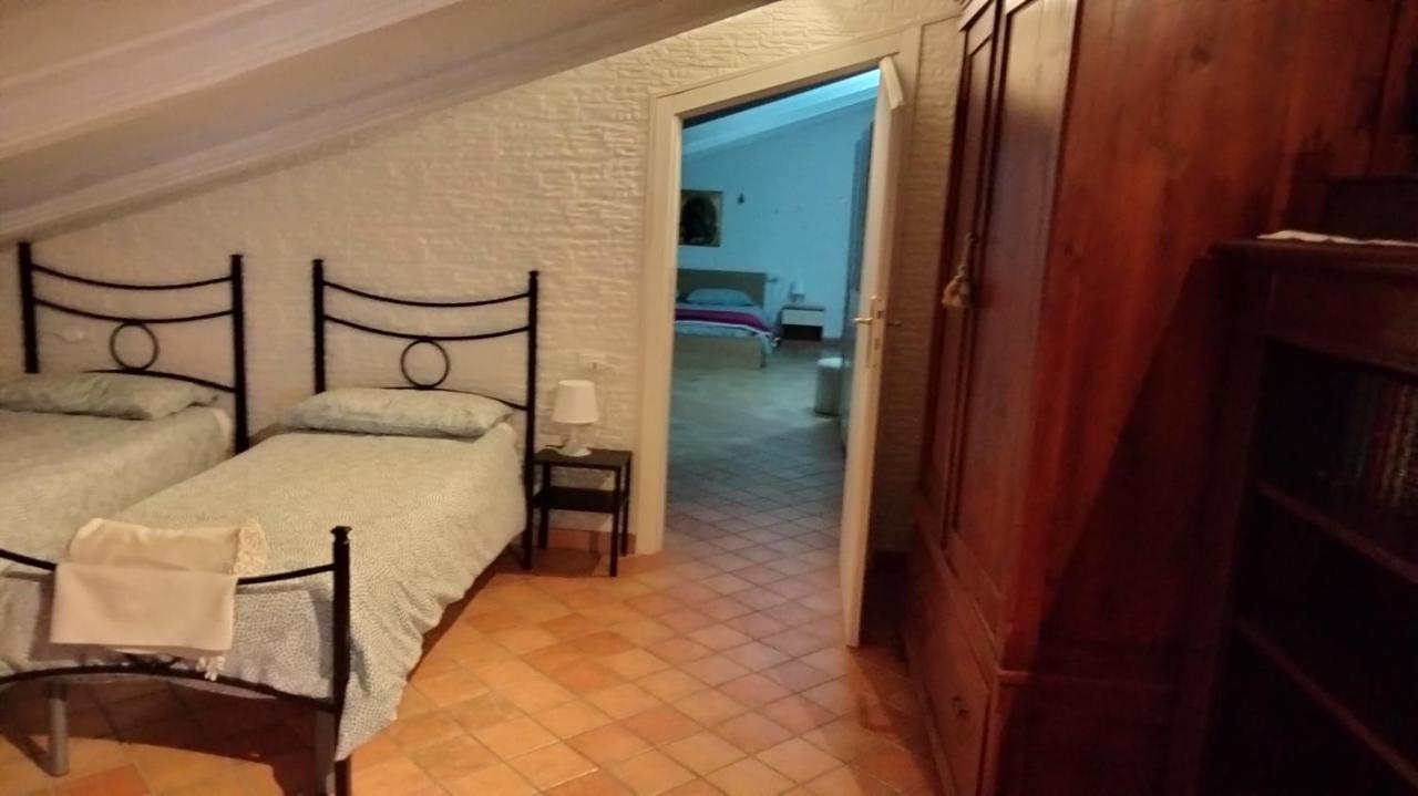 Ferienwohnung Mansarda Viti - Sguardo Su Frontone - Exterior foto