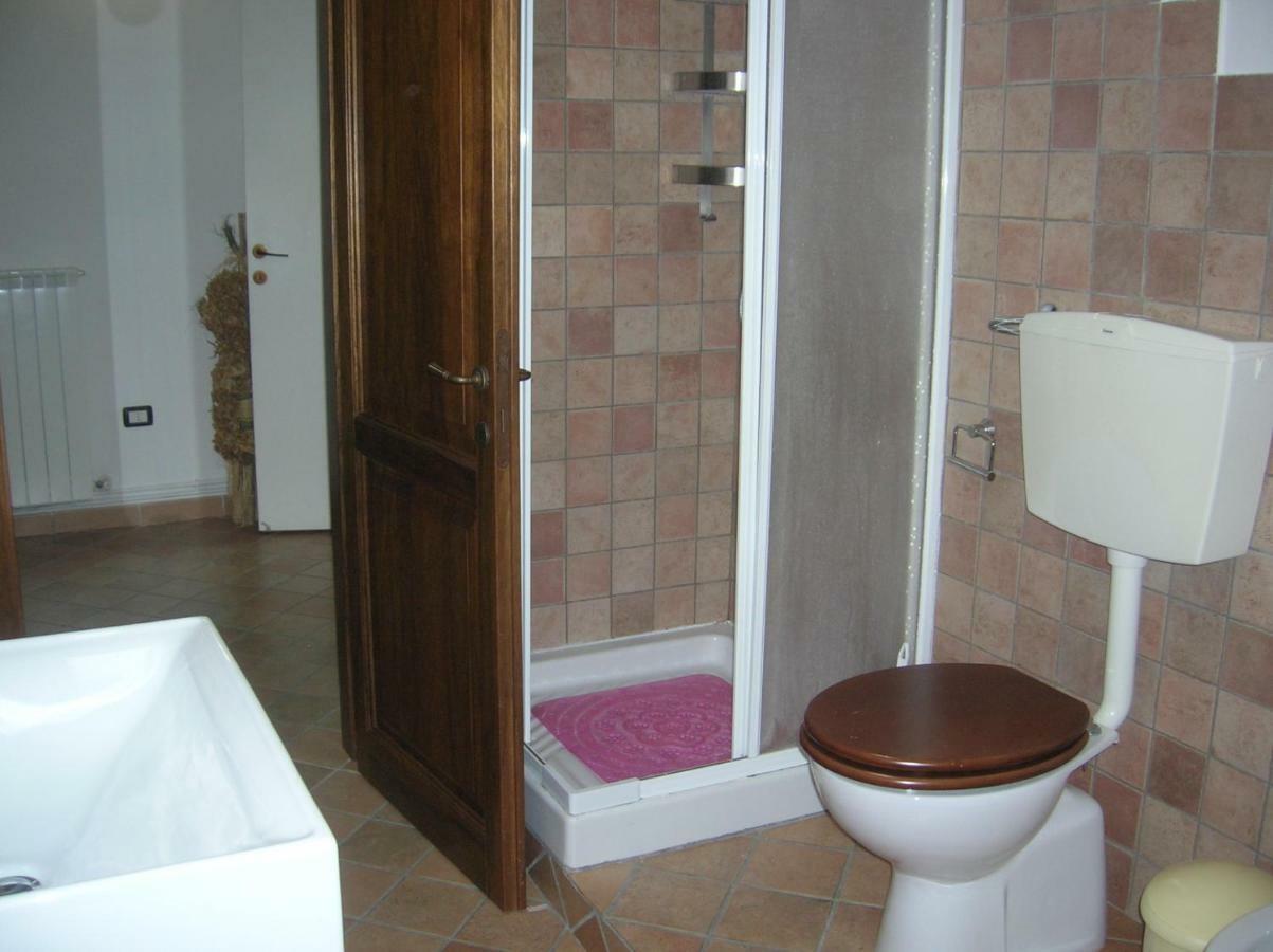Ferienwohnung Mansarda Viti - Sguardo Su Frontone - Exterior foto