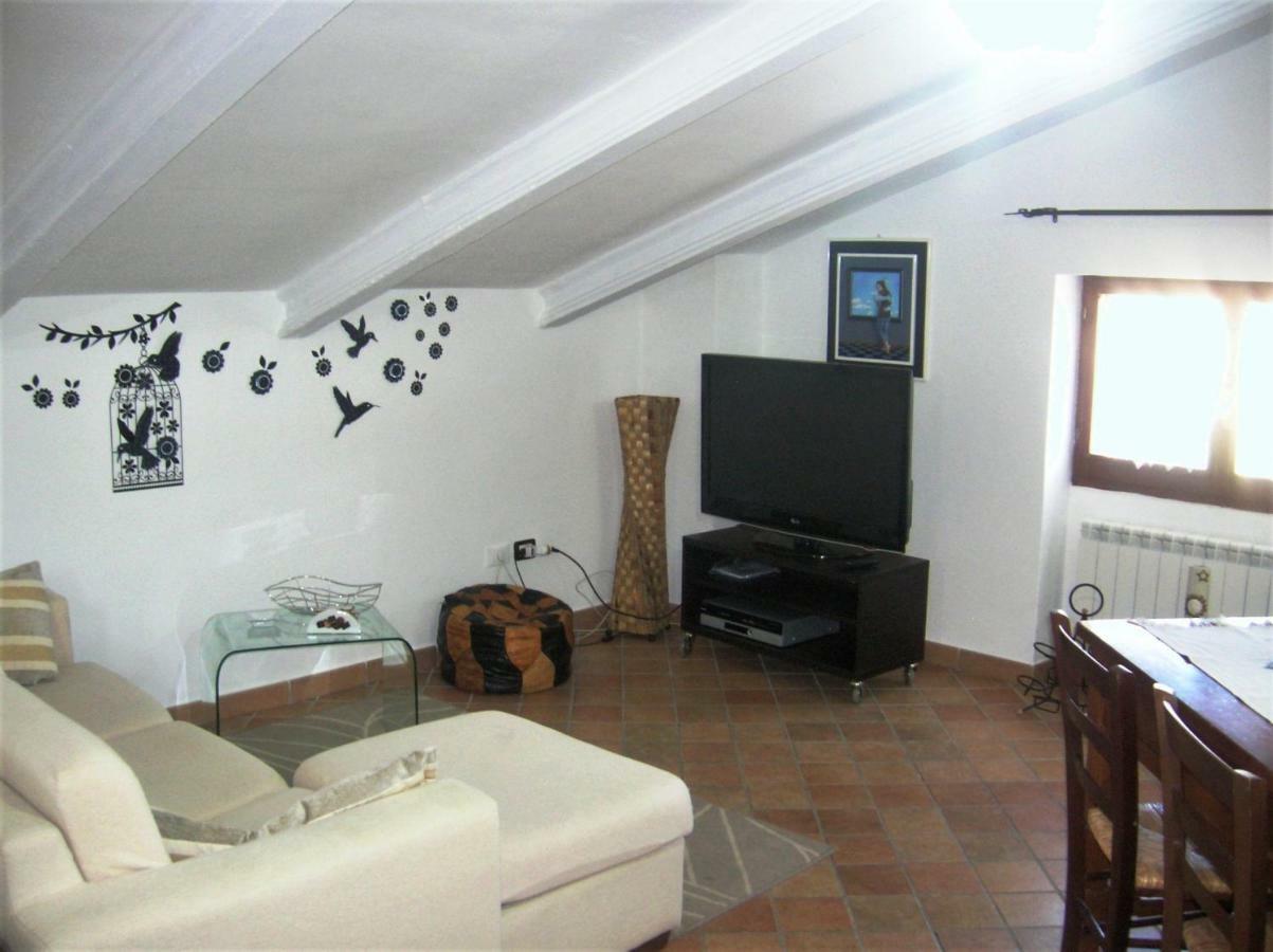 Ferienwohnung Mansarda Viti - Sguardo Su Frontone - Exterior foto