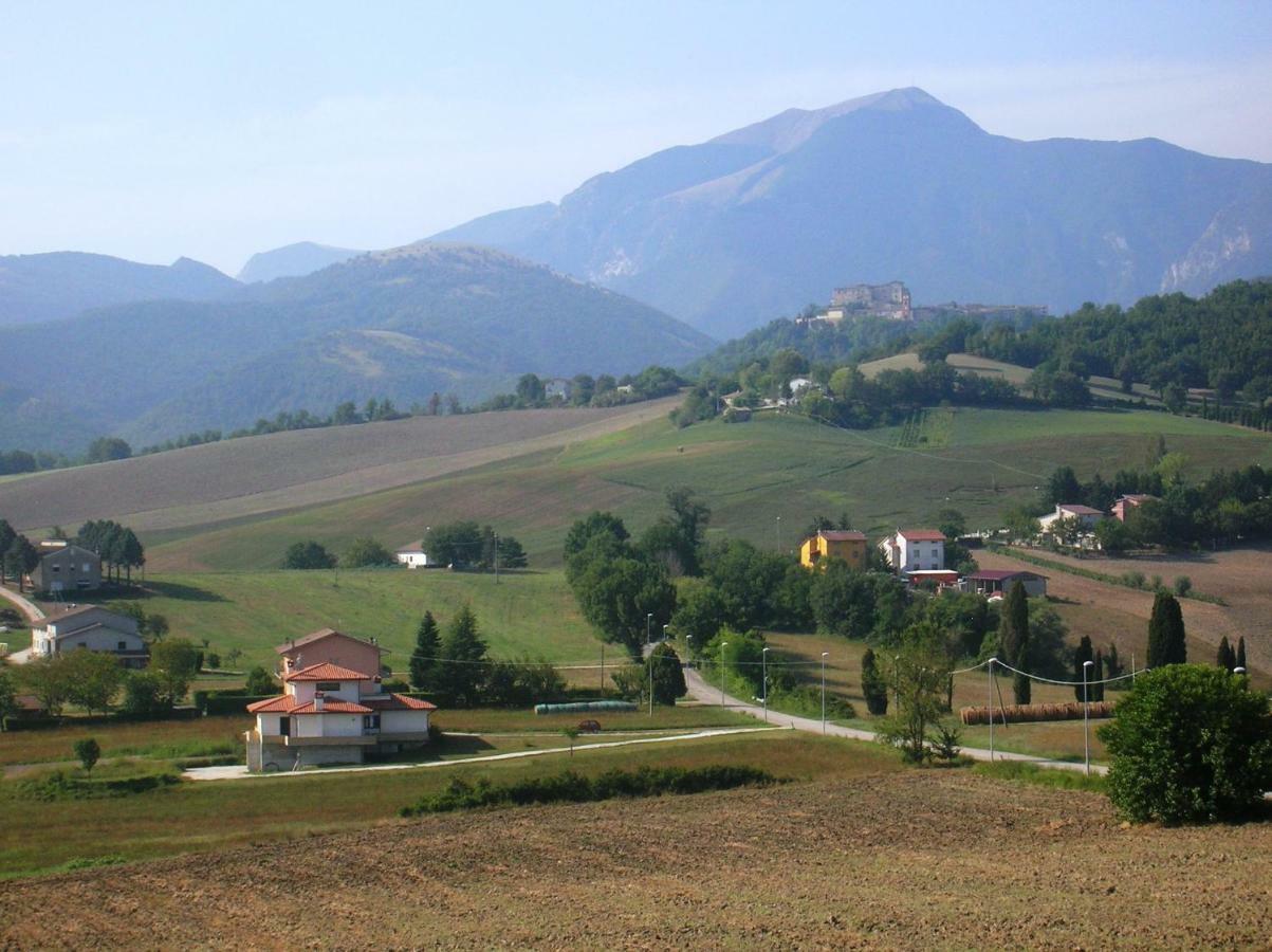 Ferienwohnung Mansarda Viti - Sguardo Su Frontone - Exterior foto